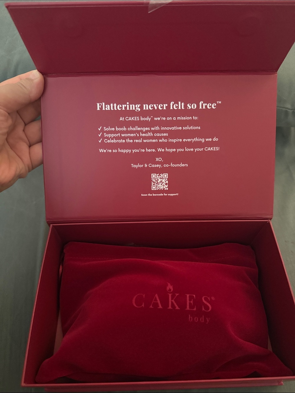 Cakes cleavage bra